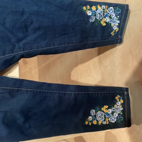 Jeans - Picture 3 of 3